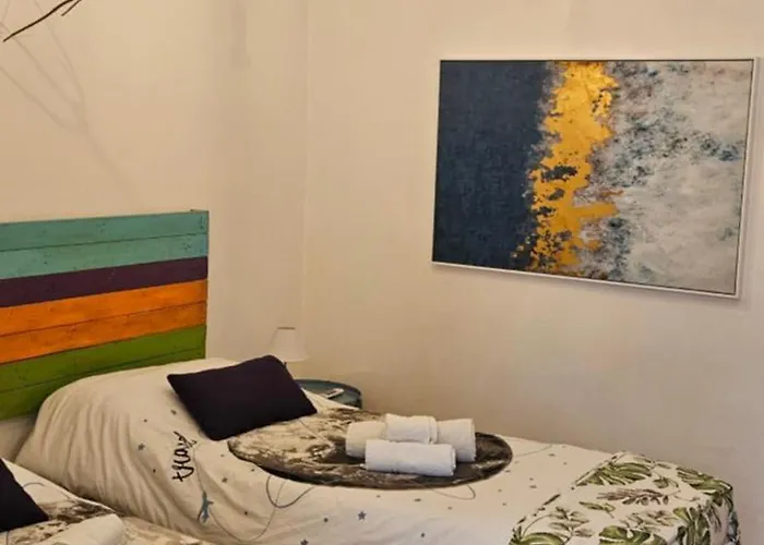 Large Apartment Near Politeama 2 Bathrooms Up To 8 Guests