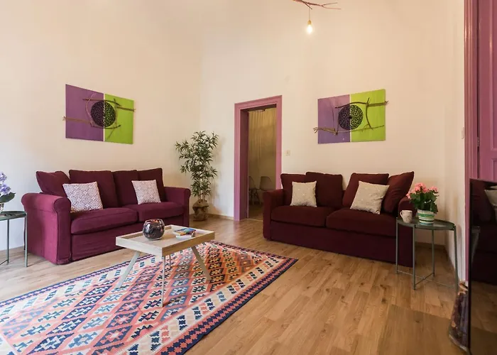 Large Apartment Near Politeama 2 Bathrooms Up To 8 Guests
